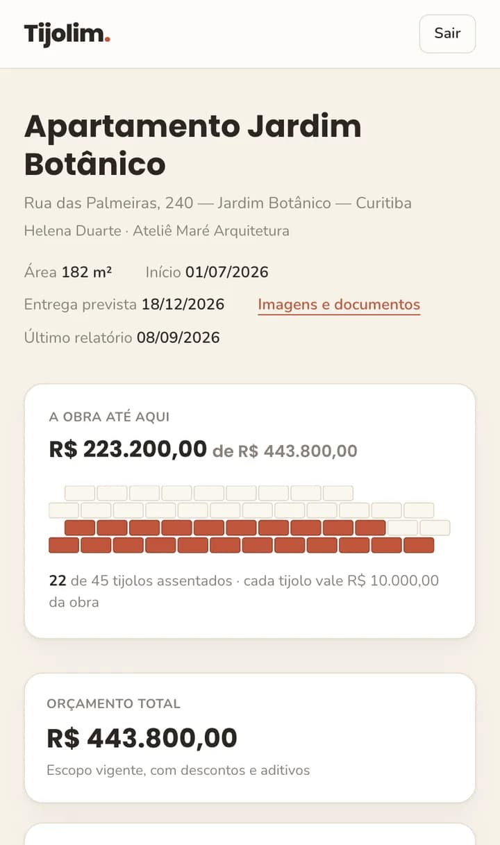 A obra vista pelo cliente no celular: a parede de tijolos com 22 de 45 tijolos assentados